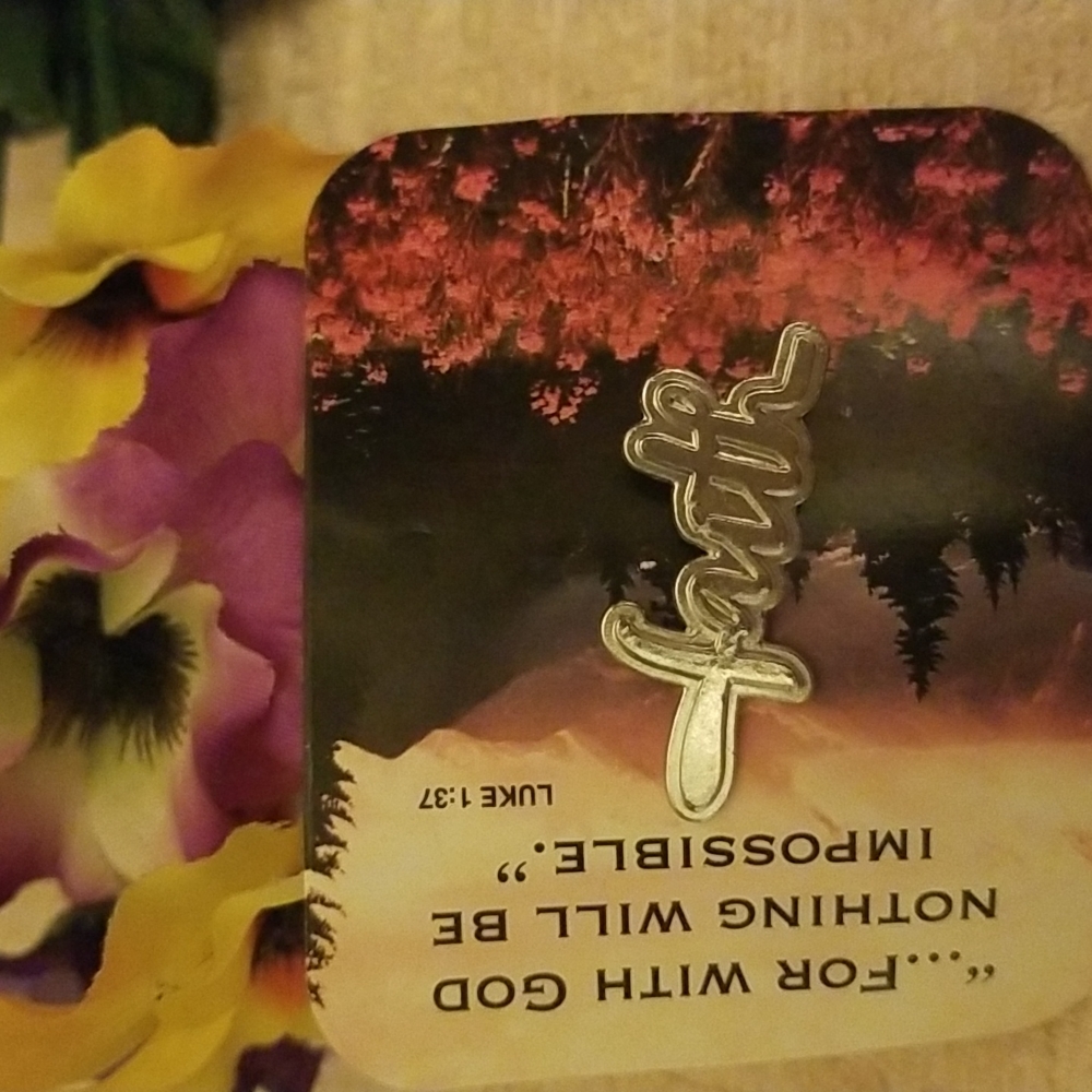 RELIGIOUS PINS - Picture 3 of 4